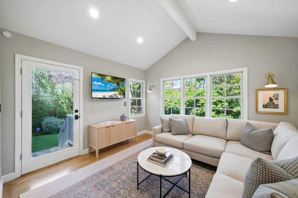 Interior, Living room, Recessed Lighting, Wood Texture Flooring