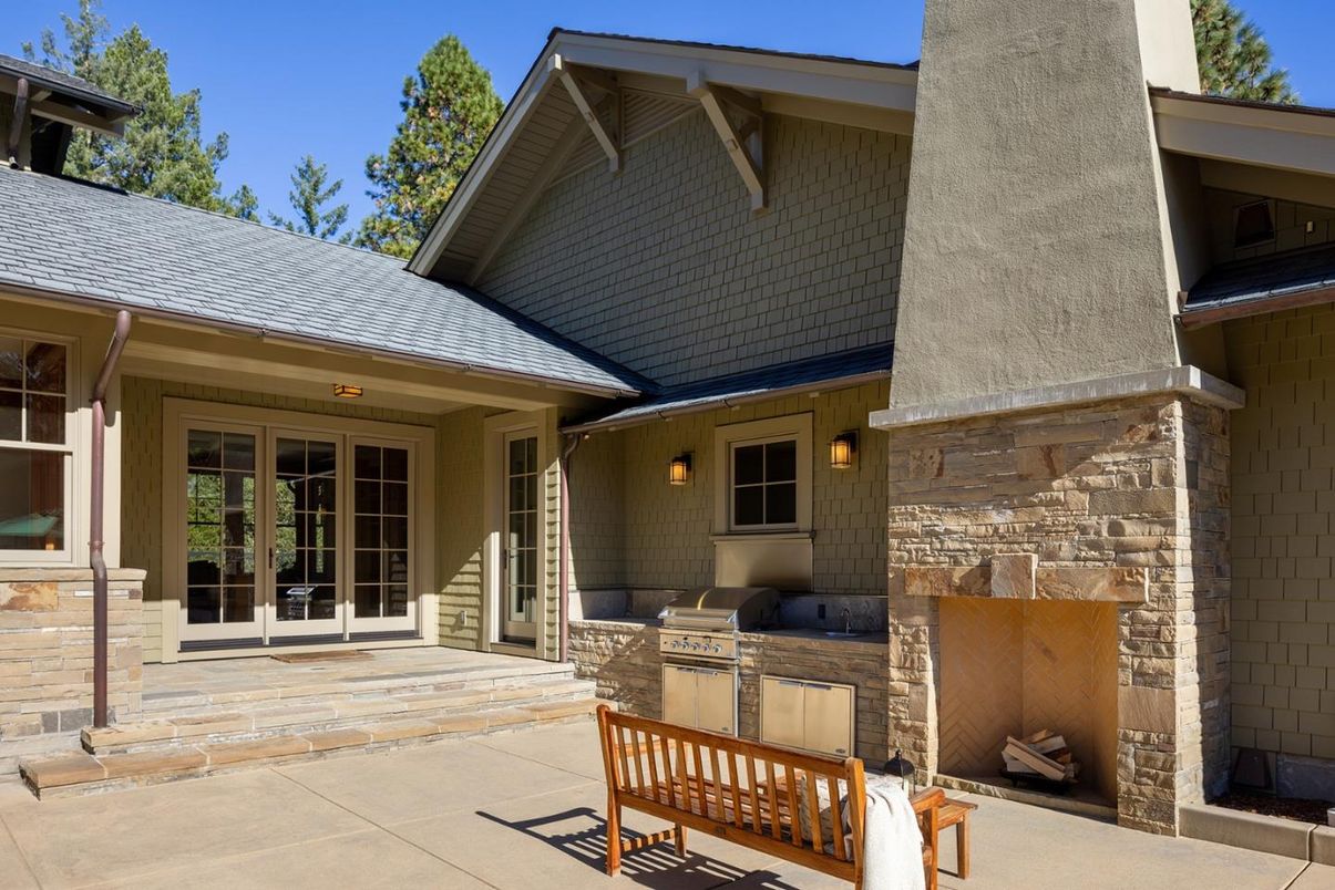 Exterior, Outdoor Kitchen