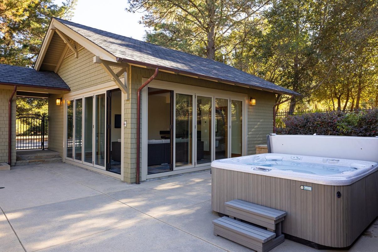 Exterior, Hot Tub