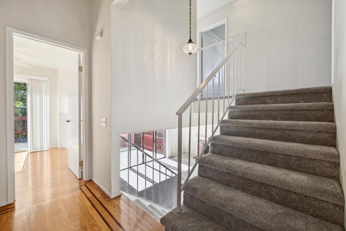 Interior, Pendant Lights, Wood Texture Flooring