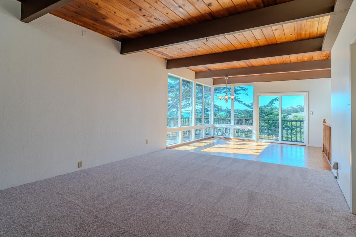 Empty room, Interior, Wooden Beams, Wooden Ceilings
