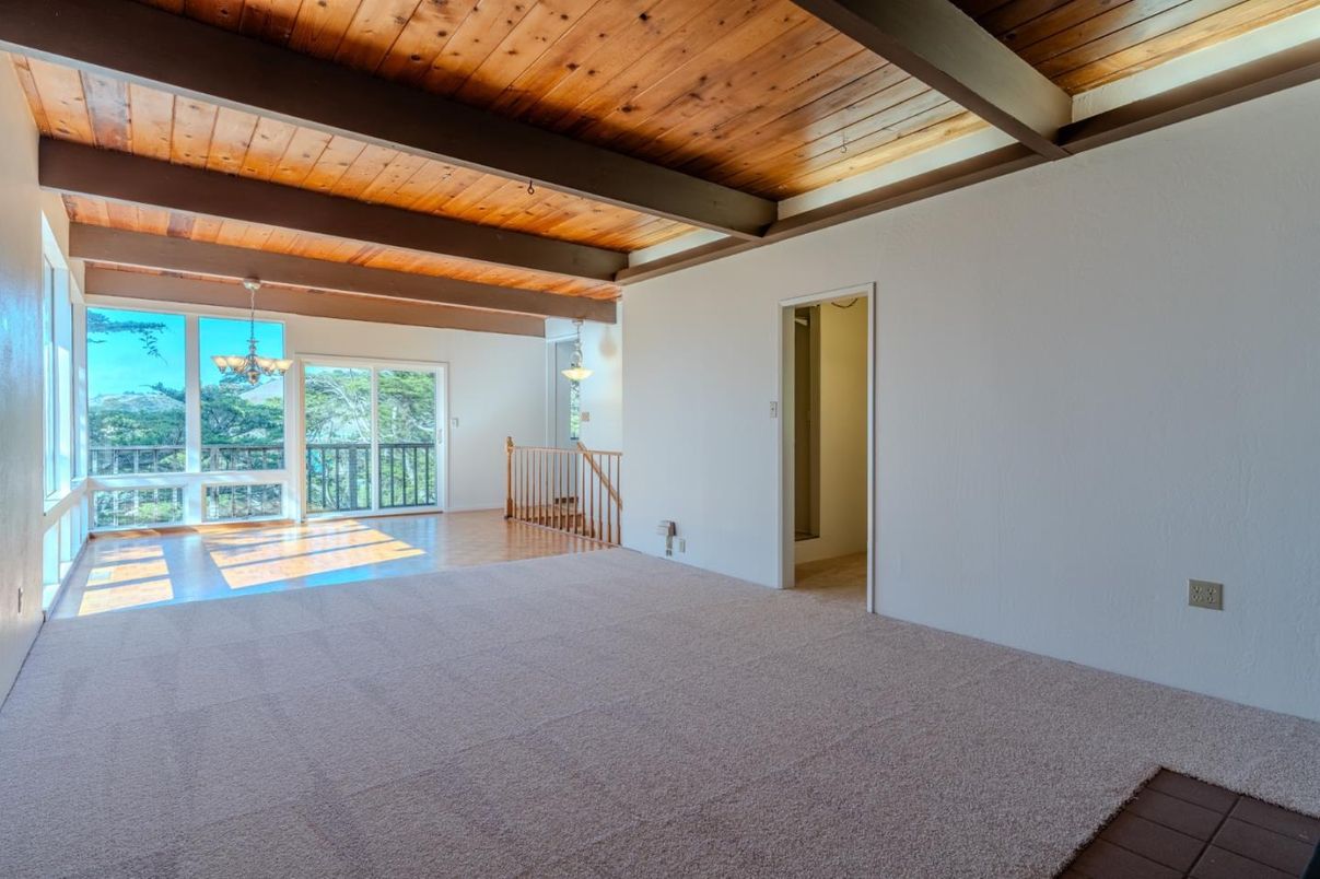 Chandelier, Empty room, Interior, Wooden Beams, Wooden Ceilings