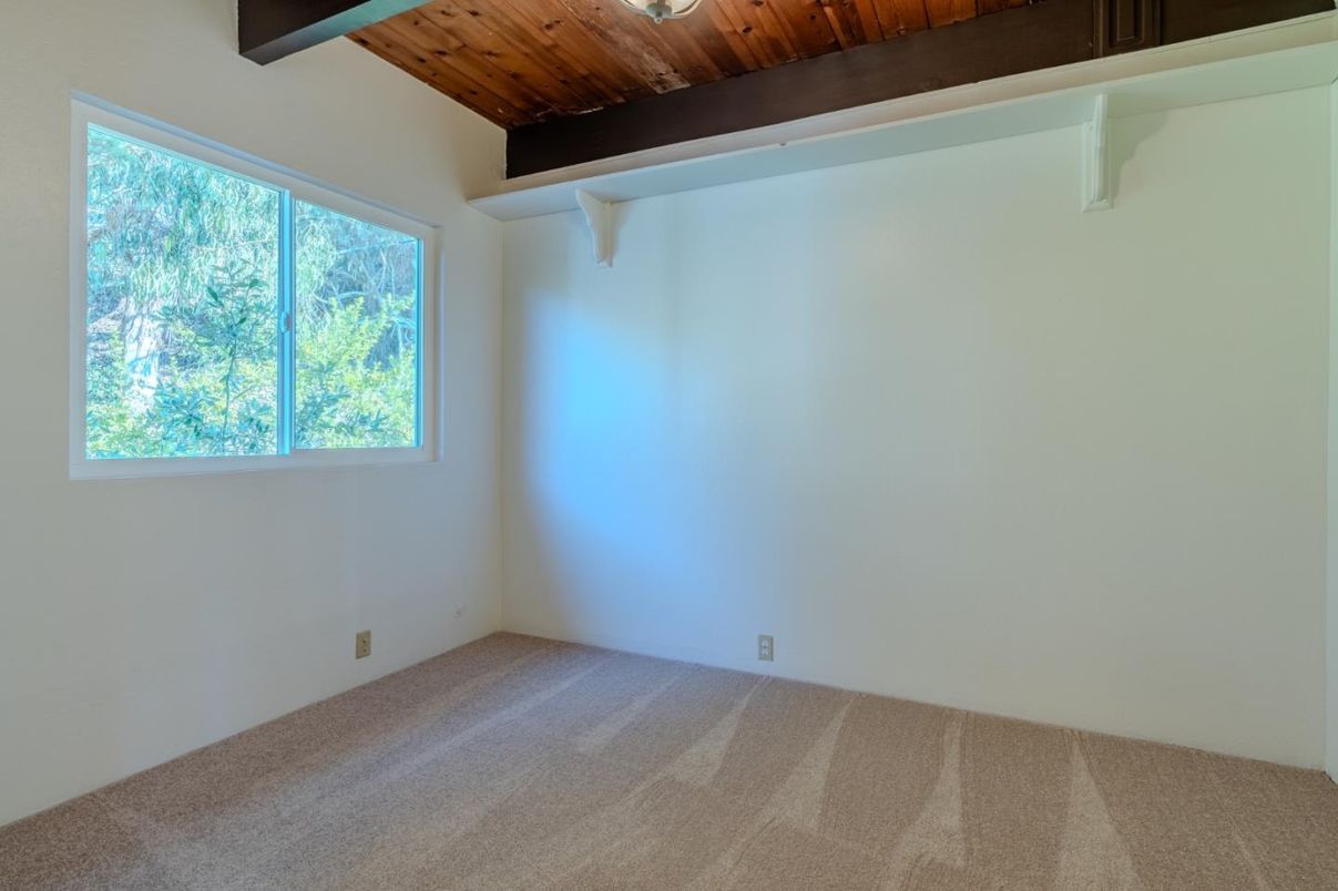 Empty room, Interior, Wooden Beams, Wooden Ceilings