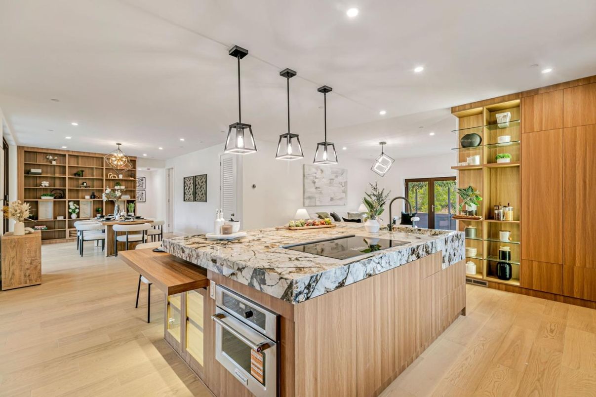 Chandelier, Dining room, Interior, Kitchen, Pendant Lights, Recessed Lighting, Wood Texture Flooring