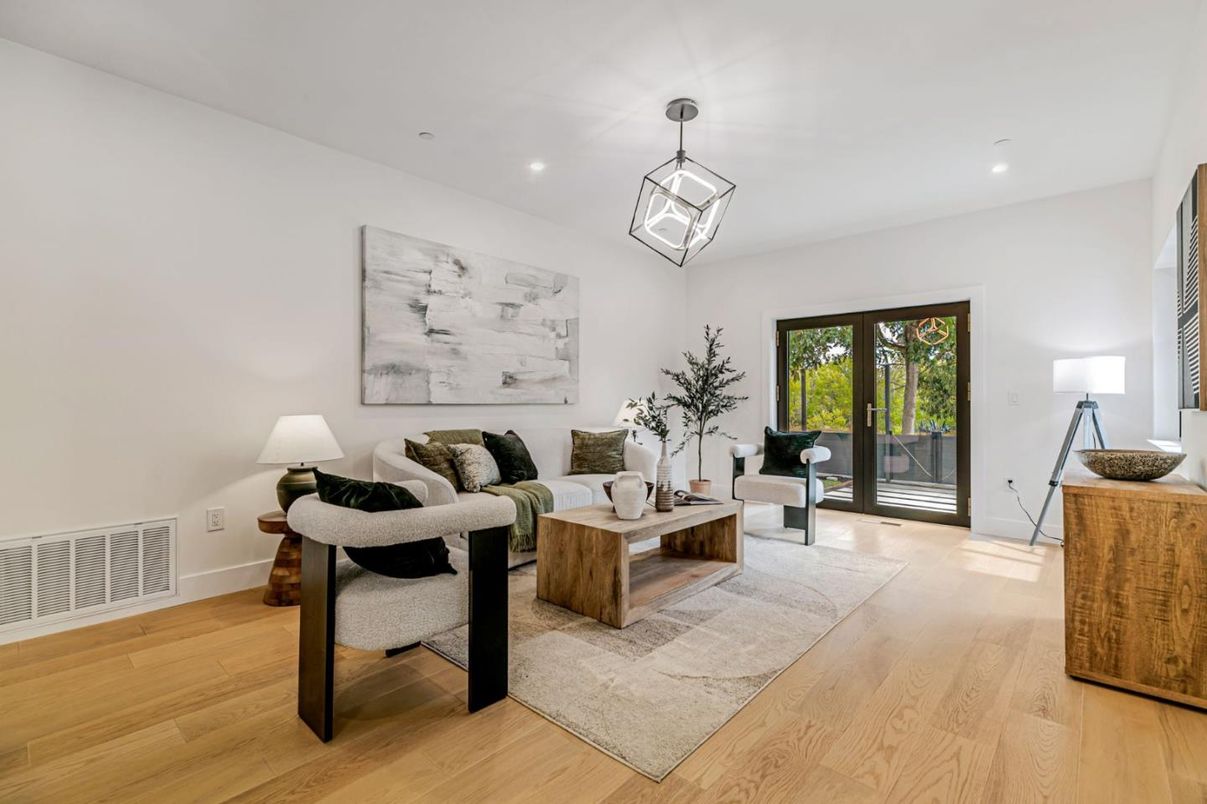 Interior, Living room, Pendant Lights, Recessed Lighting, Wood Texture Flooring
