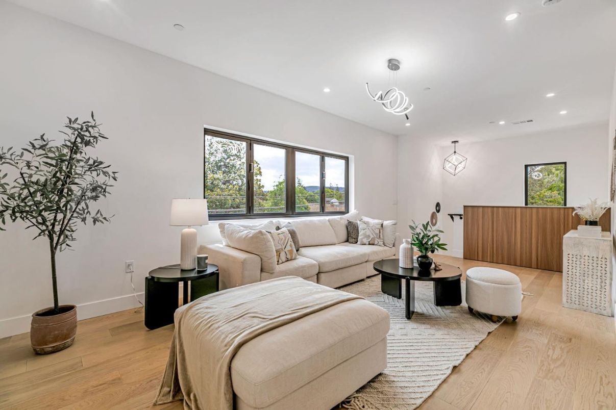 Interior, Living room, Pendant Lights, Recessed Lighting, Wood Texture Flooring