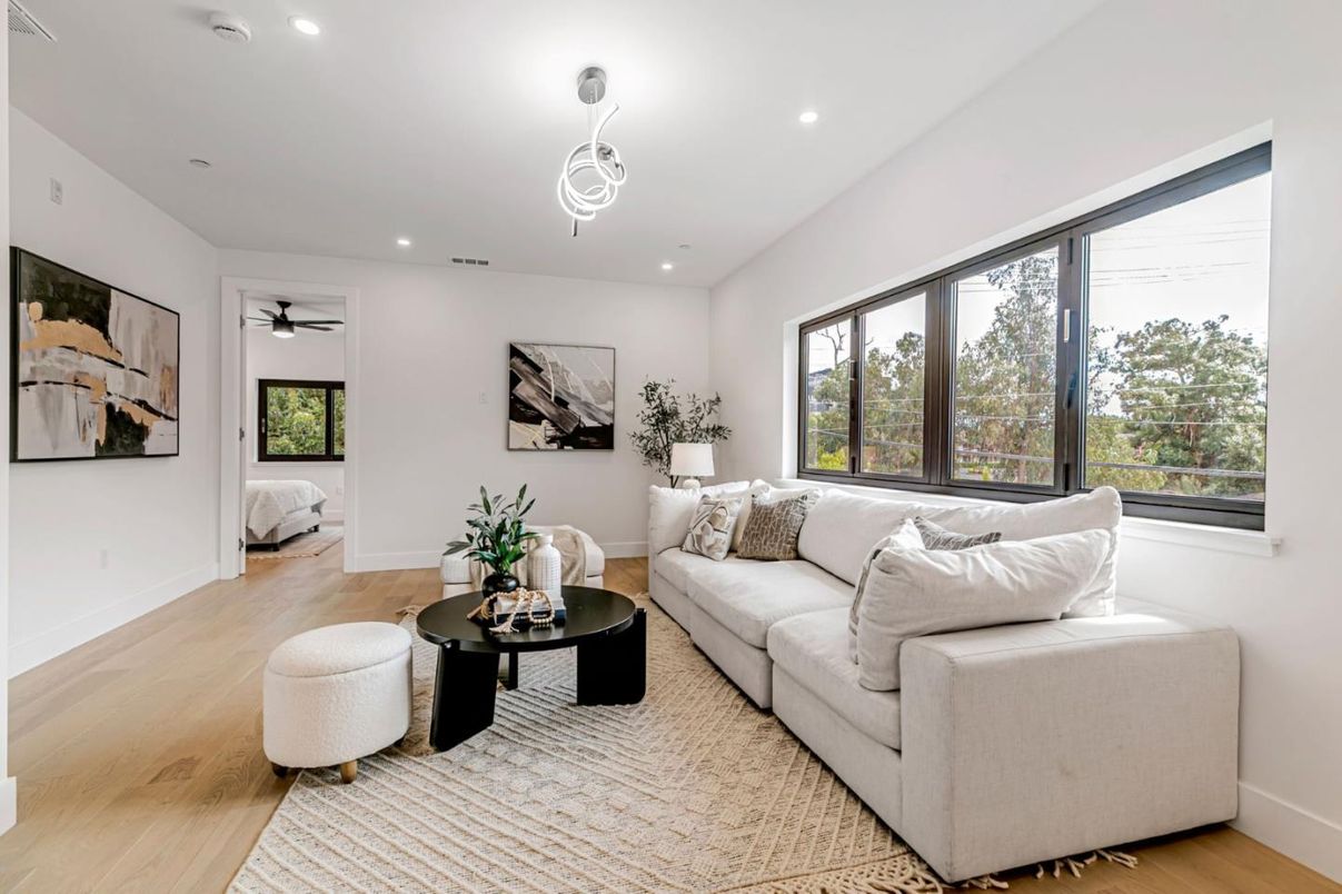 Interior, Living room, Recessed Lighting, Wood Texture Flooring