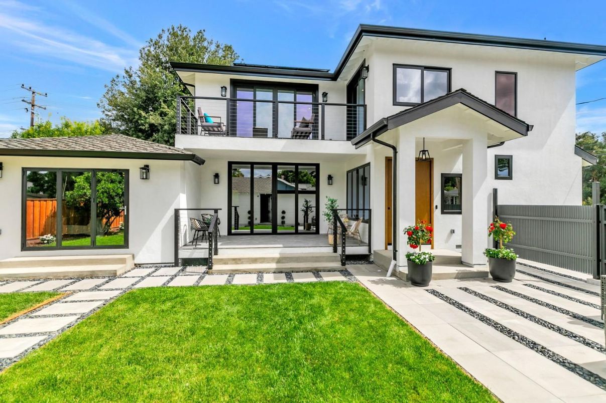 Backyard, Exterior, Facade, Modern