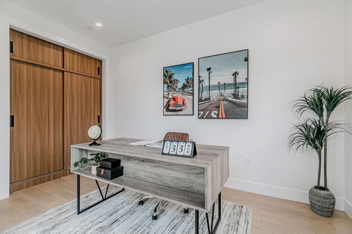 Home Office, Interior, Recessed Lighting, Wood Texture Flooring