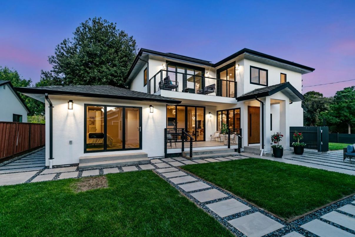 Backyard, Exterior, Facade, Modern