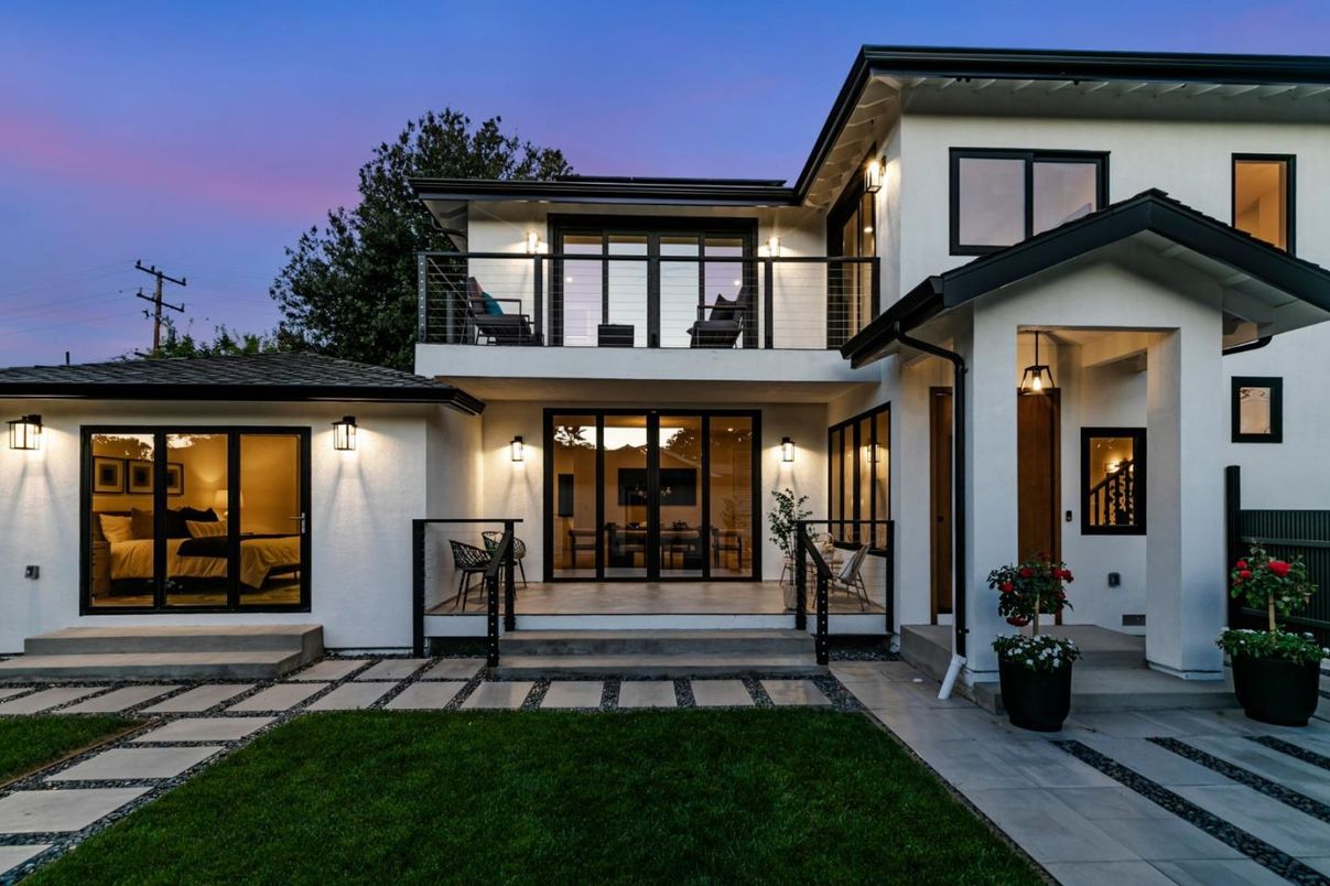 Backyard, Exterior, Facade, Modern