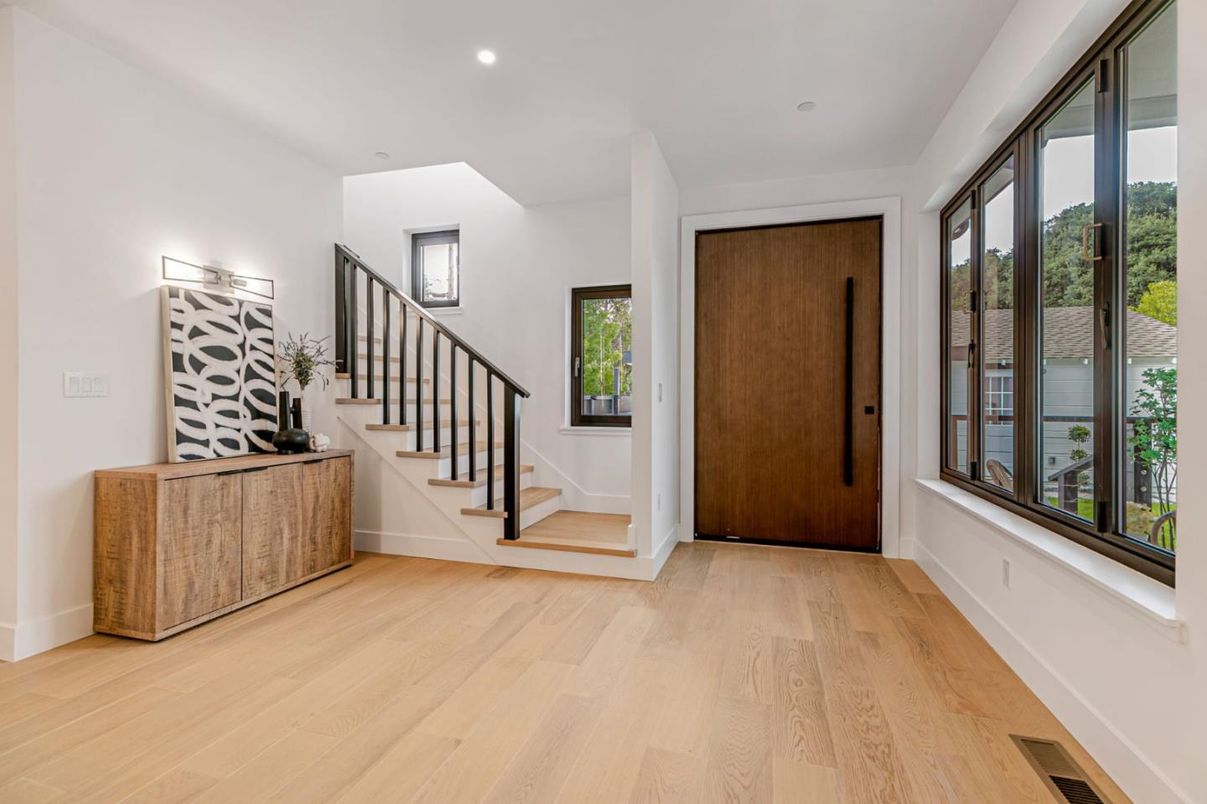 Interior, Recessed Lighting, Wood Texture Flooring
