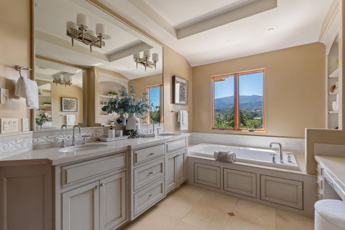 Bathroom, Dual Sink Vanities, Interior, Recessed Lighting
