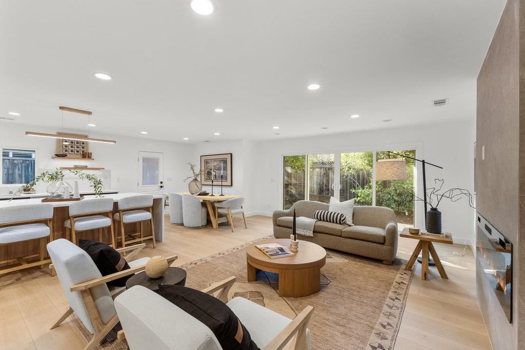 Dining room, Interior, Living room, Pendant Lights, Recessed Lighting, Wood Texture Flooring