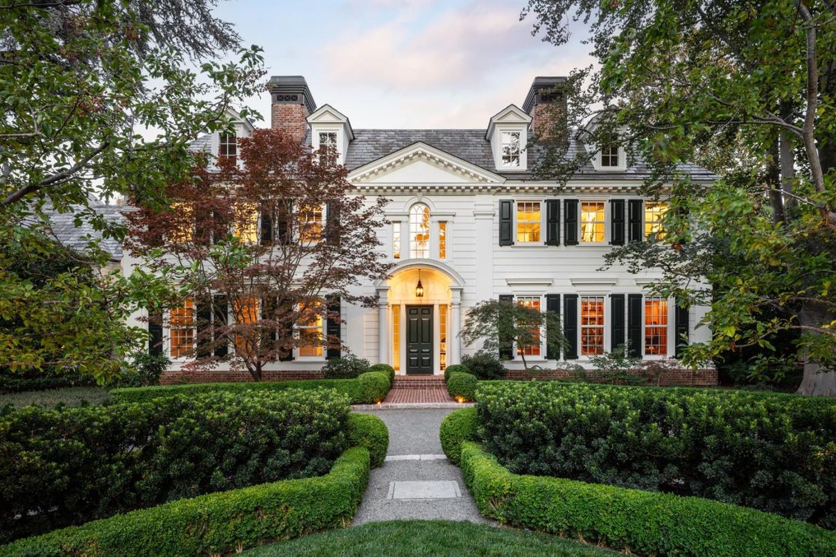 Exterior, Facade, Georgian