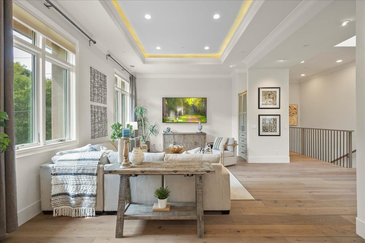 Interior, Recessed Lighting, Wood Texture Flooring