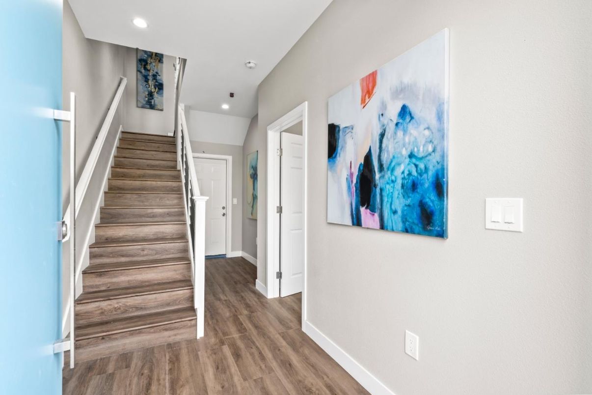 Interior, Recessed Lighting, Wood Texture Flooring