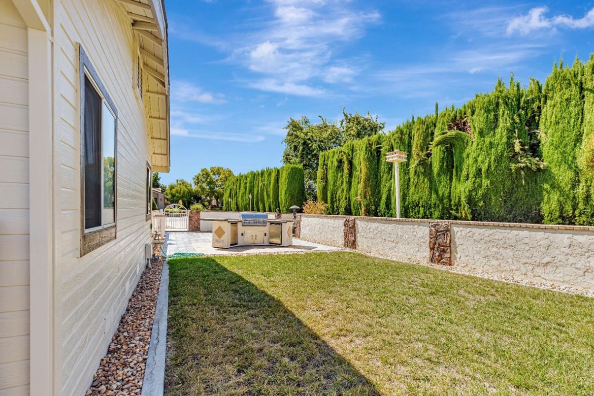 Backyard, Exterior, Outdoor Kitchen