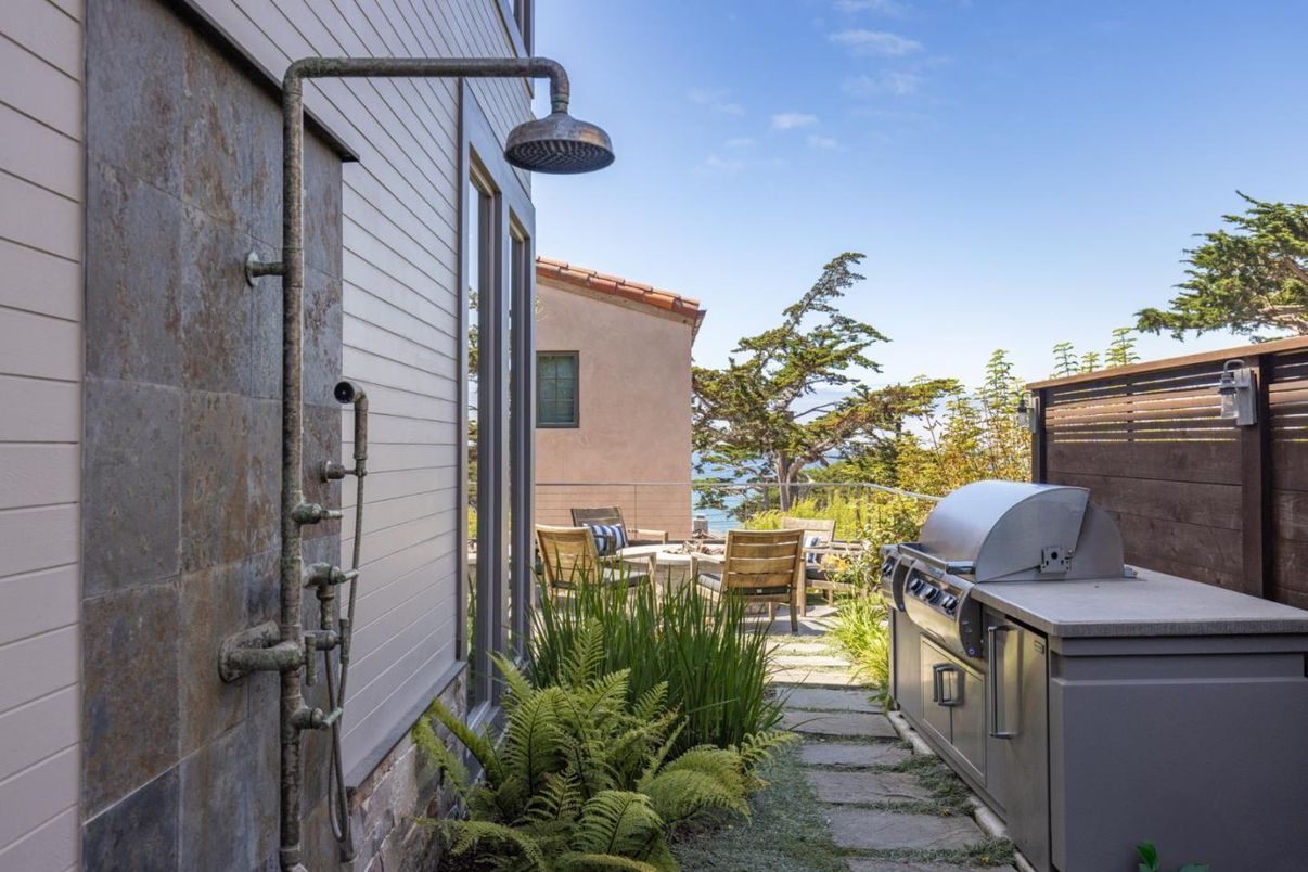 Exterior, Outdoor Kitchen