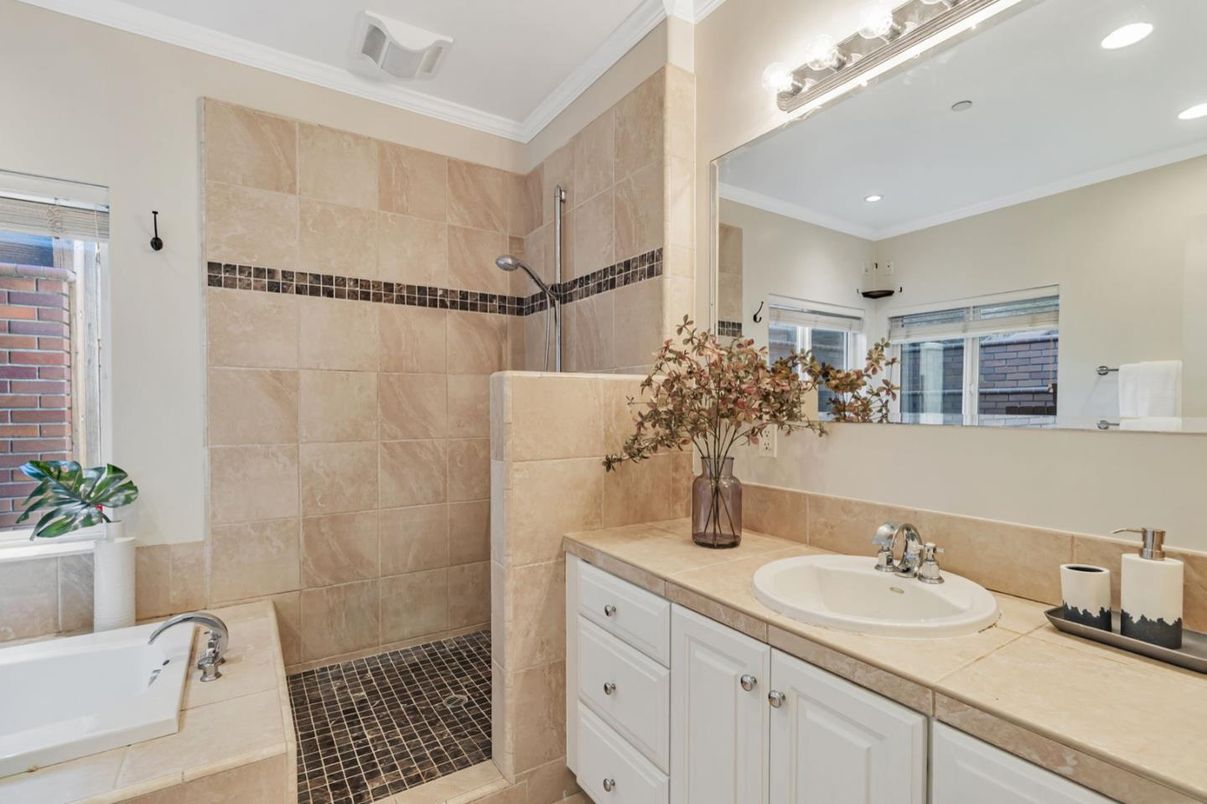 Bathroom, Interior, Recessed Lighting, Tile Countertops