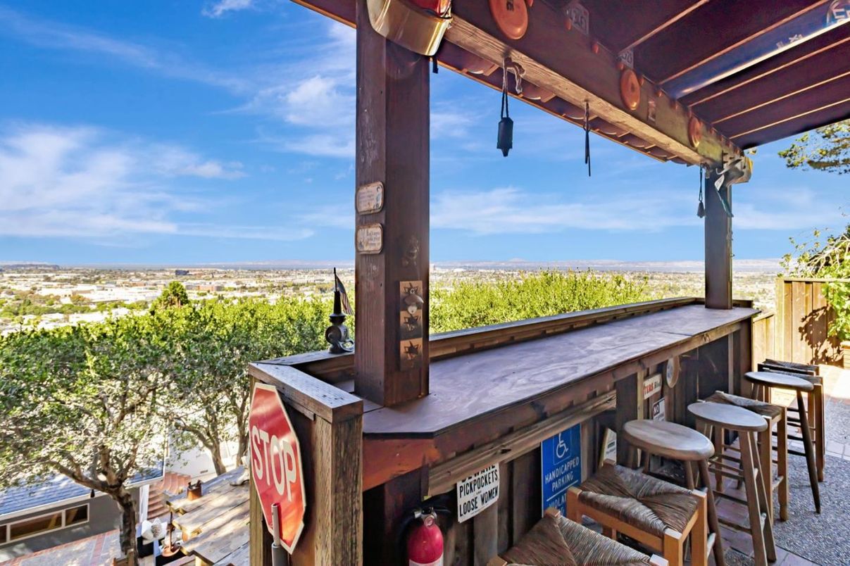 Exterior, Outdoor Kitchen