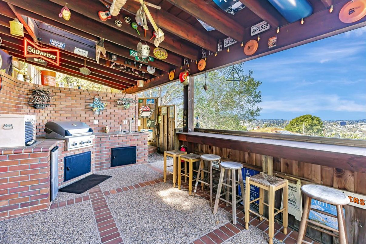 Exterior, Fireplace, Outdoor Kitchen