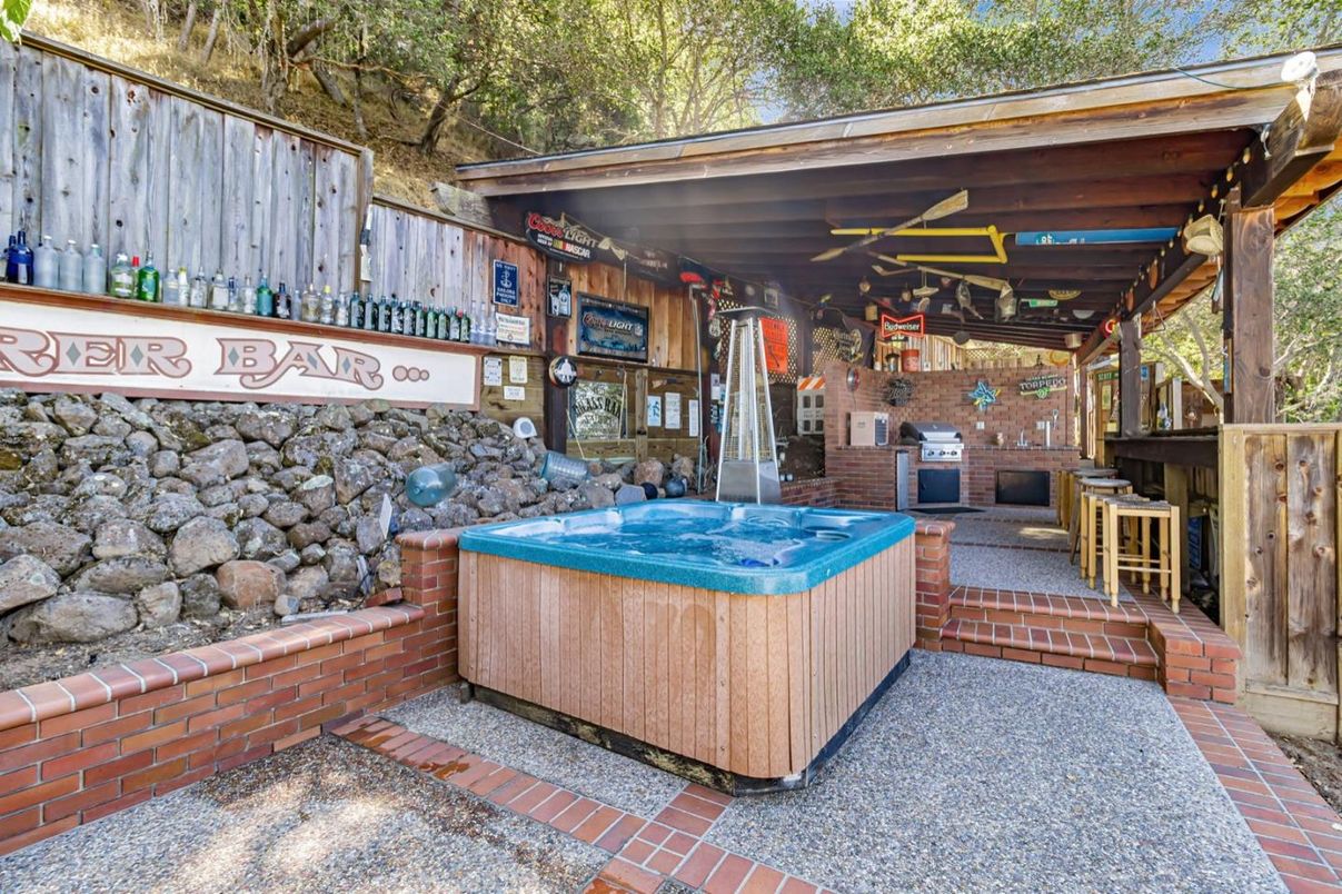 Exterior, Hot Tub, Outdoor Kitchen