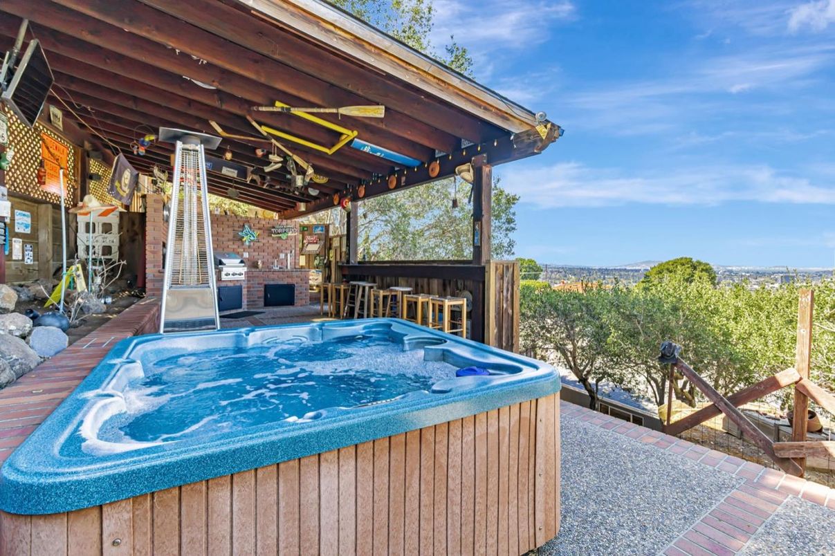 Exterior, Hot Tub