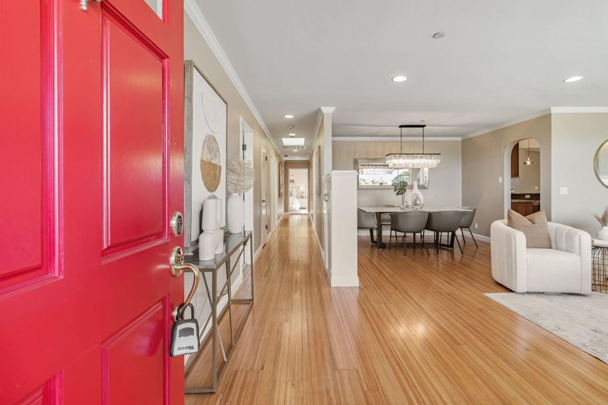 Chandelier, Dining room, Interior, Pendant Lights, Recessed Lighting, Wood Texture Flooring