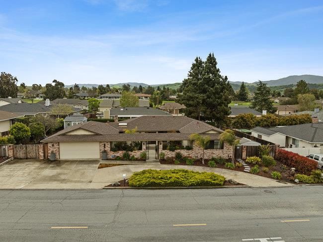 Attached, Exterior, Facade, Modern