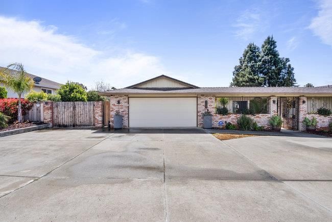 Attached, Exterior, Facade, Brick Facade, Ranch