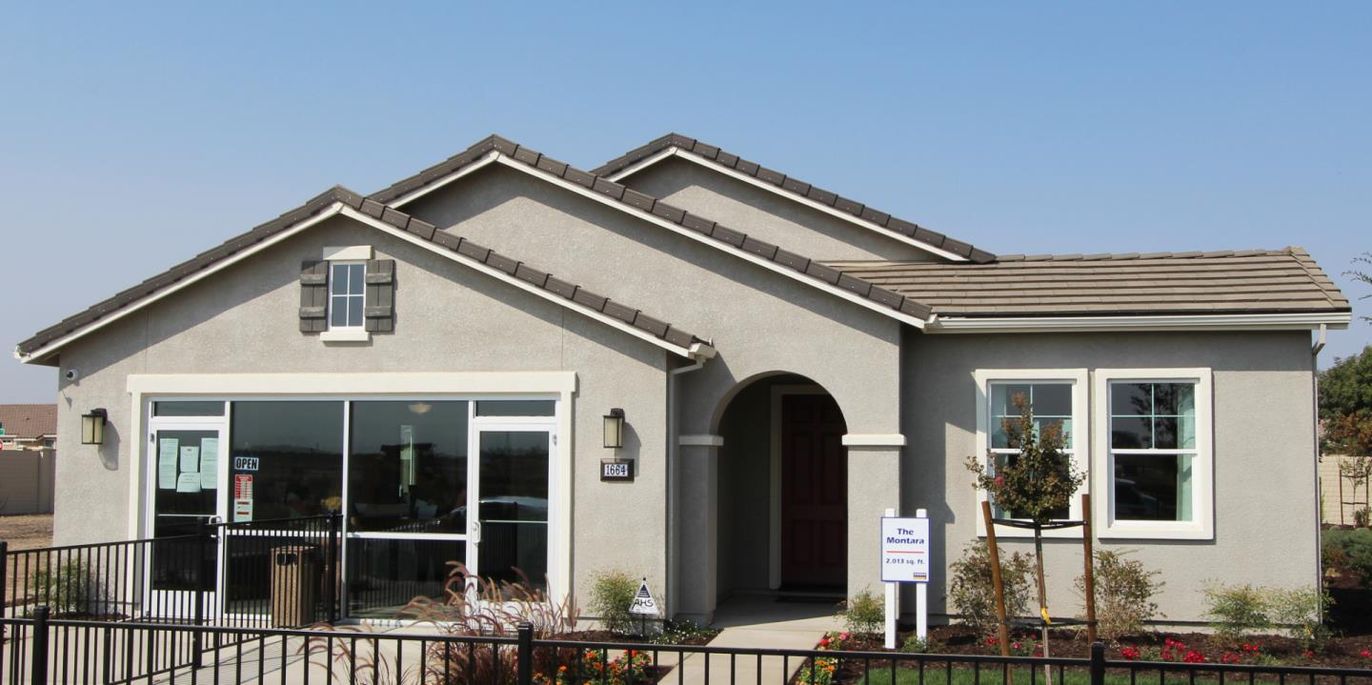 Exterior, Facade, Modern