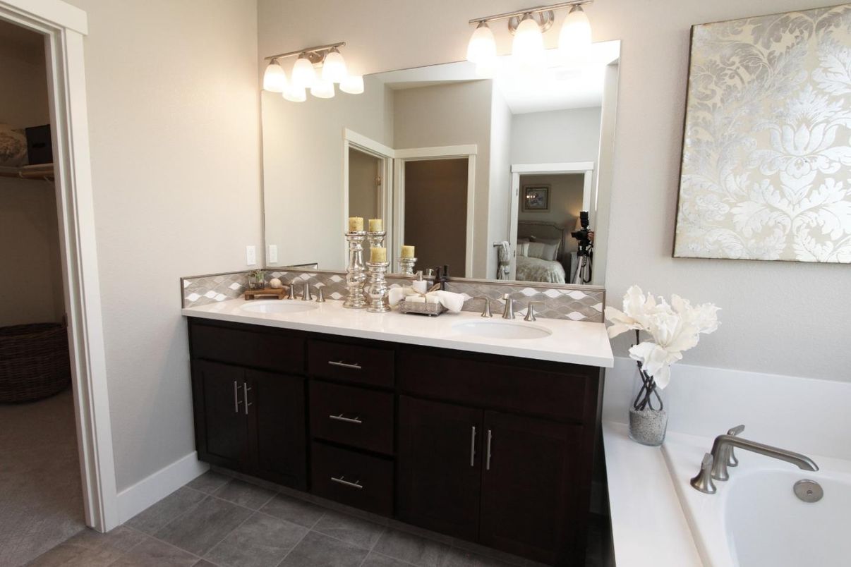 Bathroom, Dual Sink Vanities, Interior