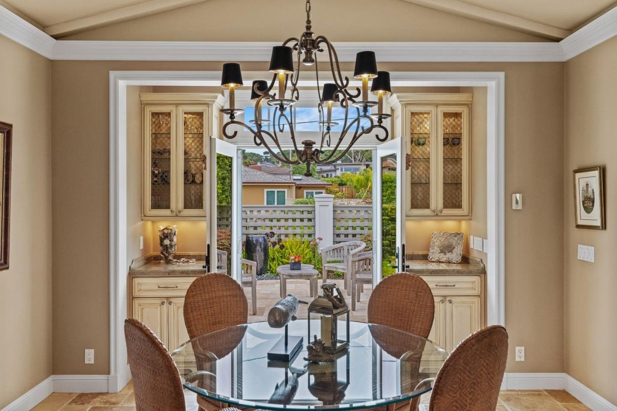 Chandelier, Dining room, Interior