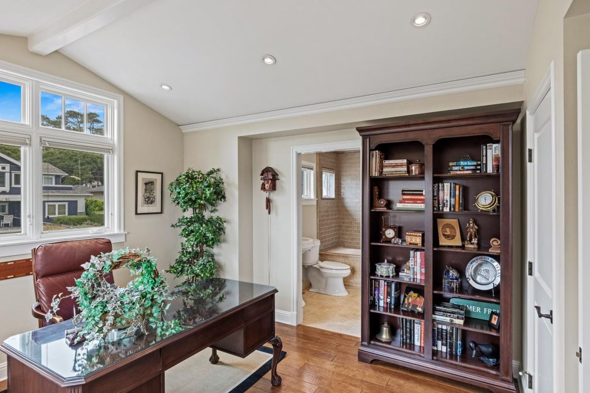 Bathroom, Home Office, Interior, Recessed Lighting, Wood Texture Flooring