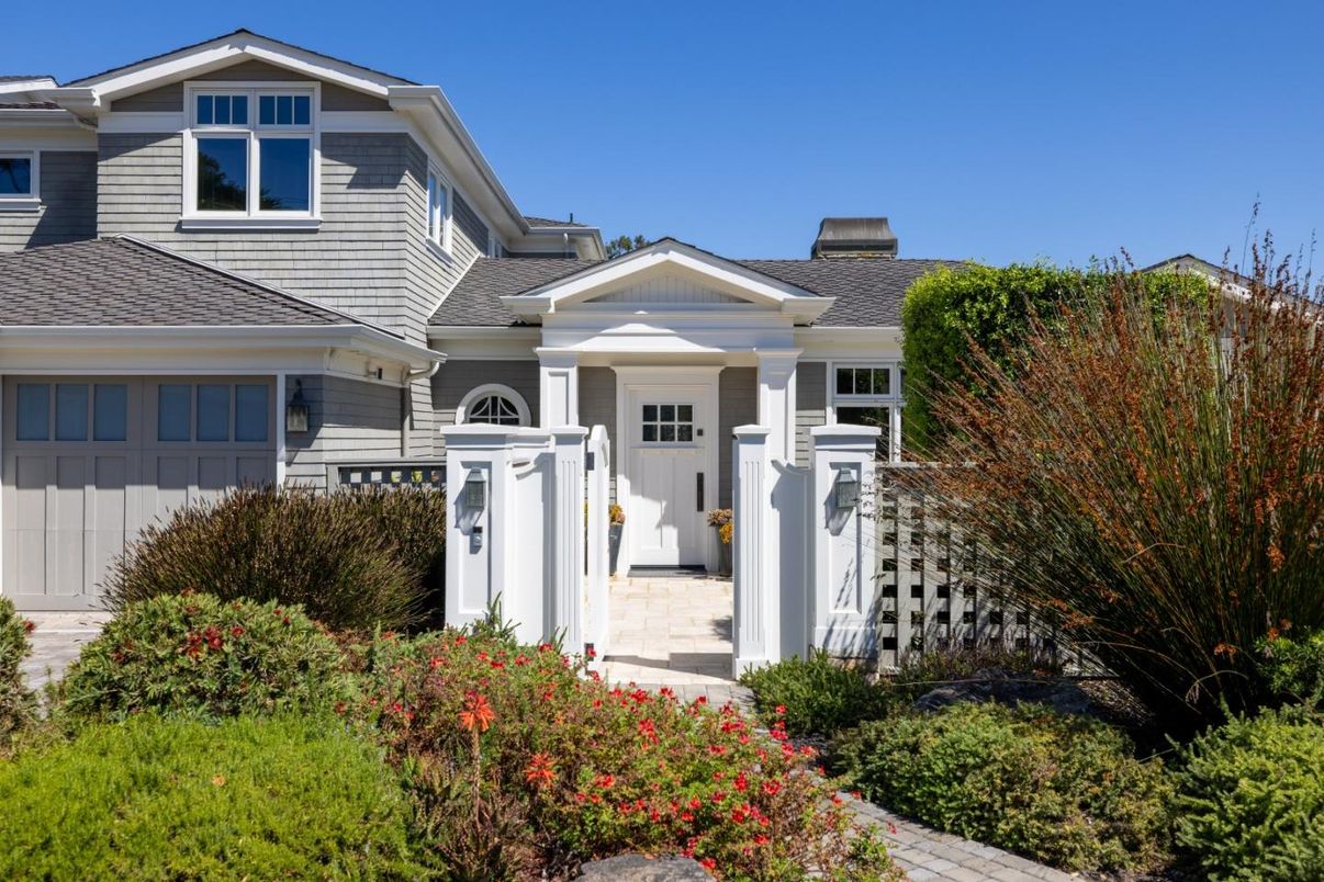 Attached, Exterior, Facade, American Craftsman