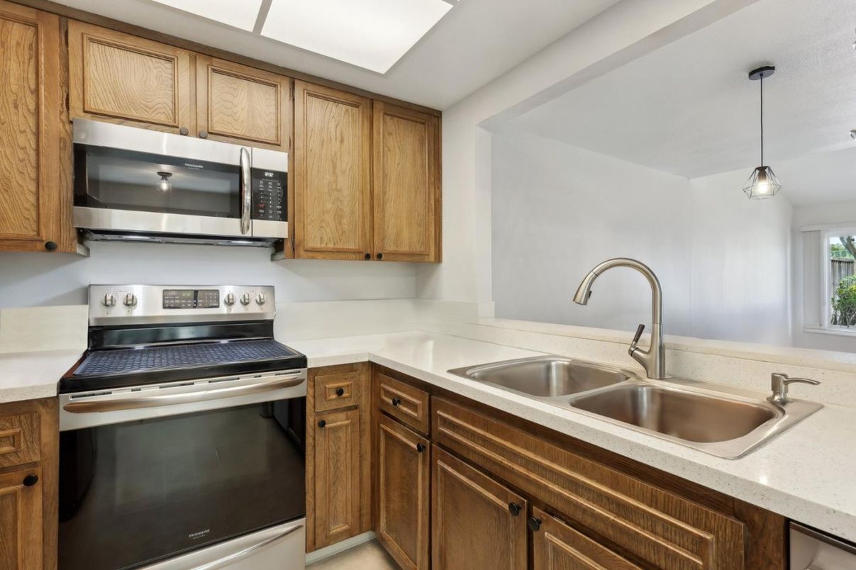 Interior, Kitchen, Pendant Lights, Stainless Steel Appliances
