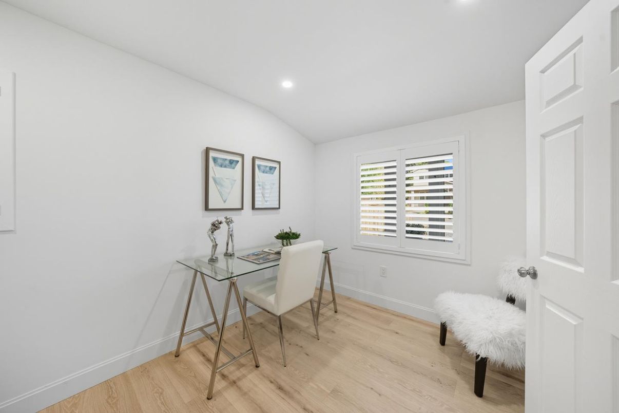 Home Office, Interior, Recessed Lighting, Wood Texture Flooring