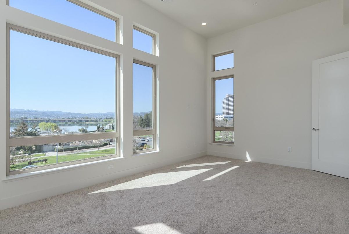 Empty room, Interior, Recessed Lighting, Water