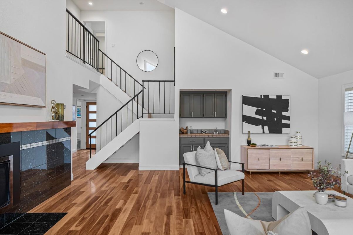 Interior, Recessed Lighting, Wood Texture Flooring
