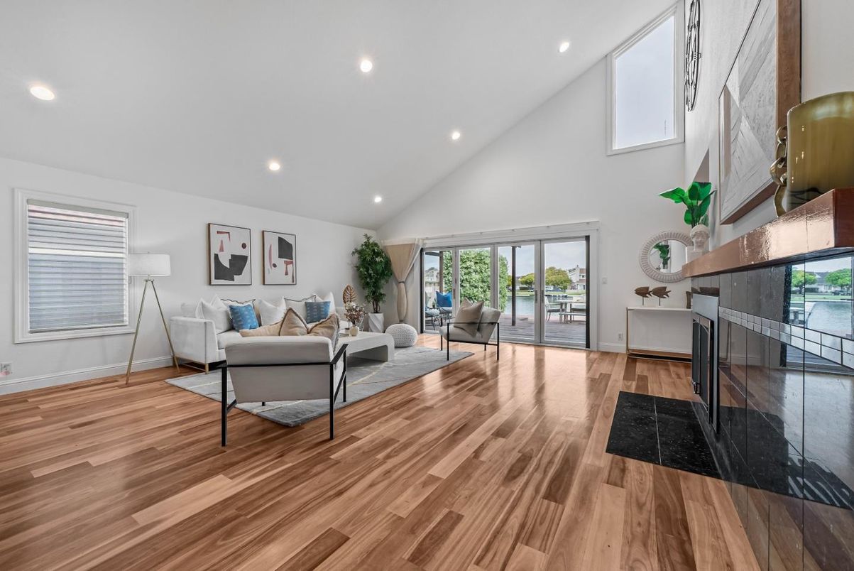 Interior, Living room, Recessed Lighting, Wood Texture Flooring