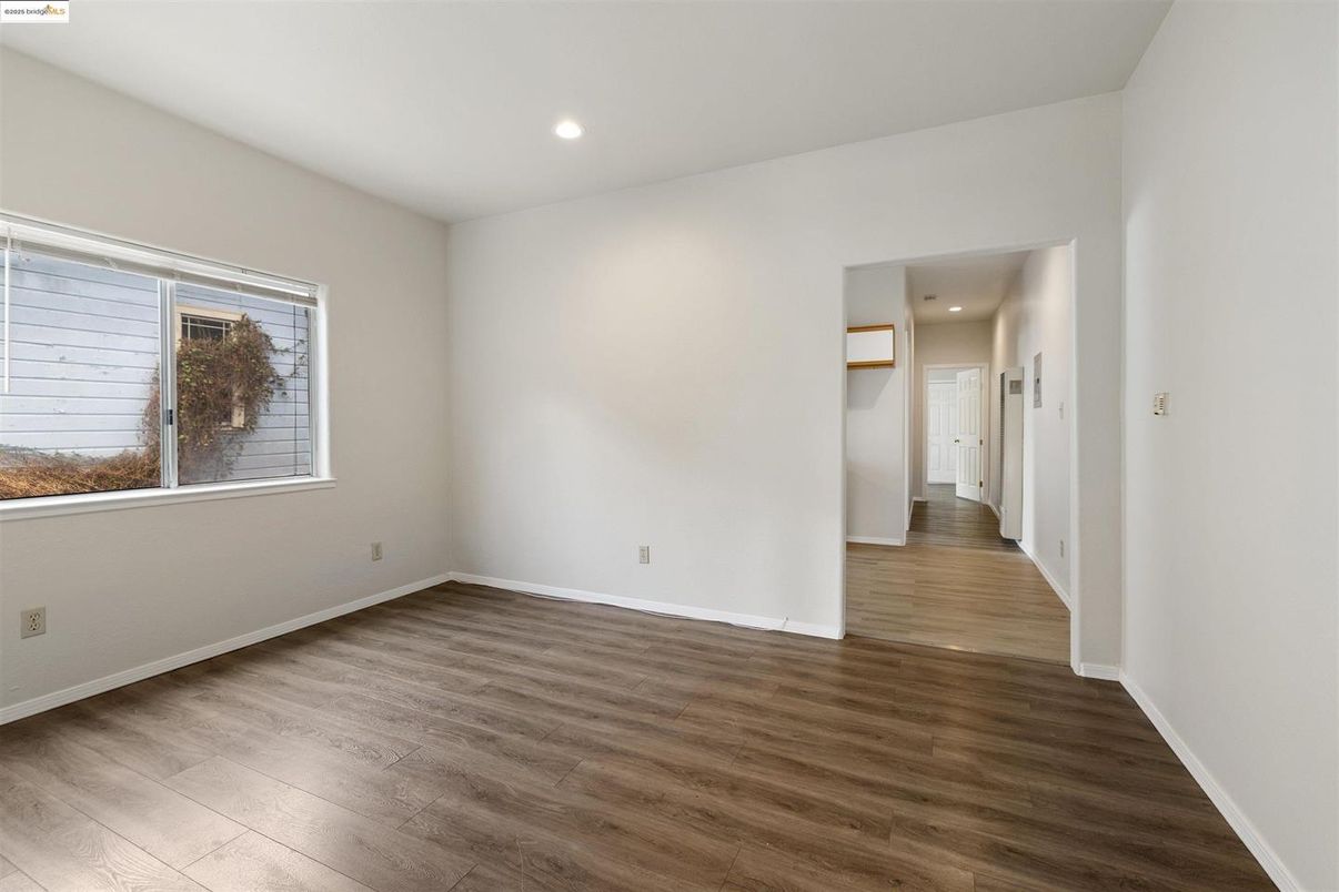 Empty room, Interior, Recessed Lighting, Wood Texture Flooring