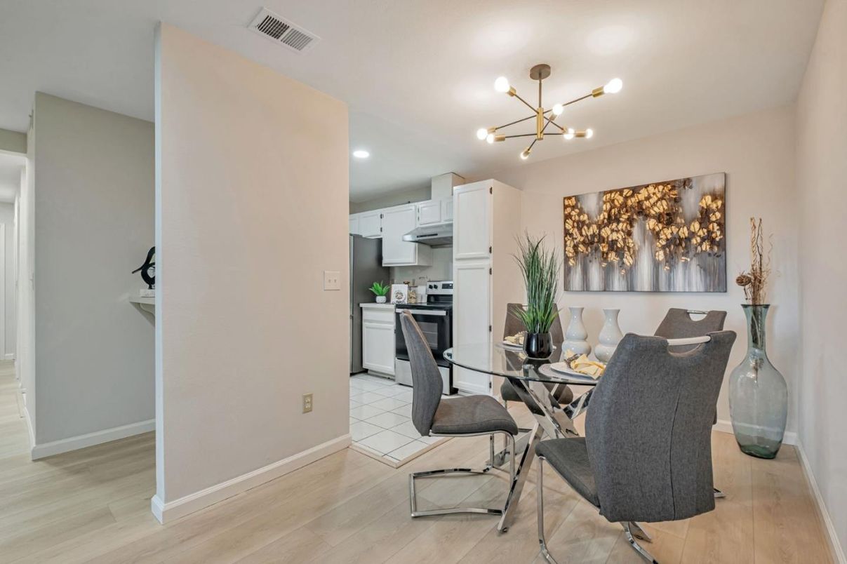 Dining room, Interior, Kitchen, Pendant Lights, Recessed Lighting, Wood Texture Flooring