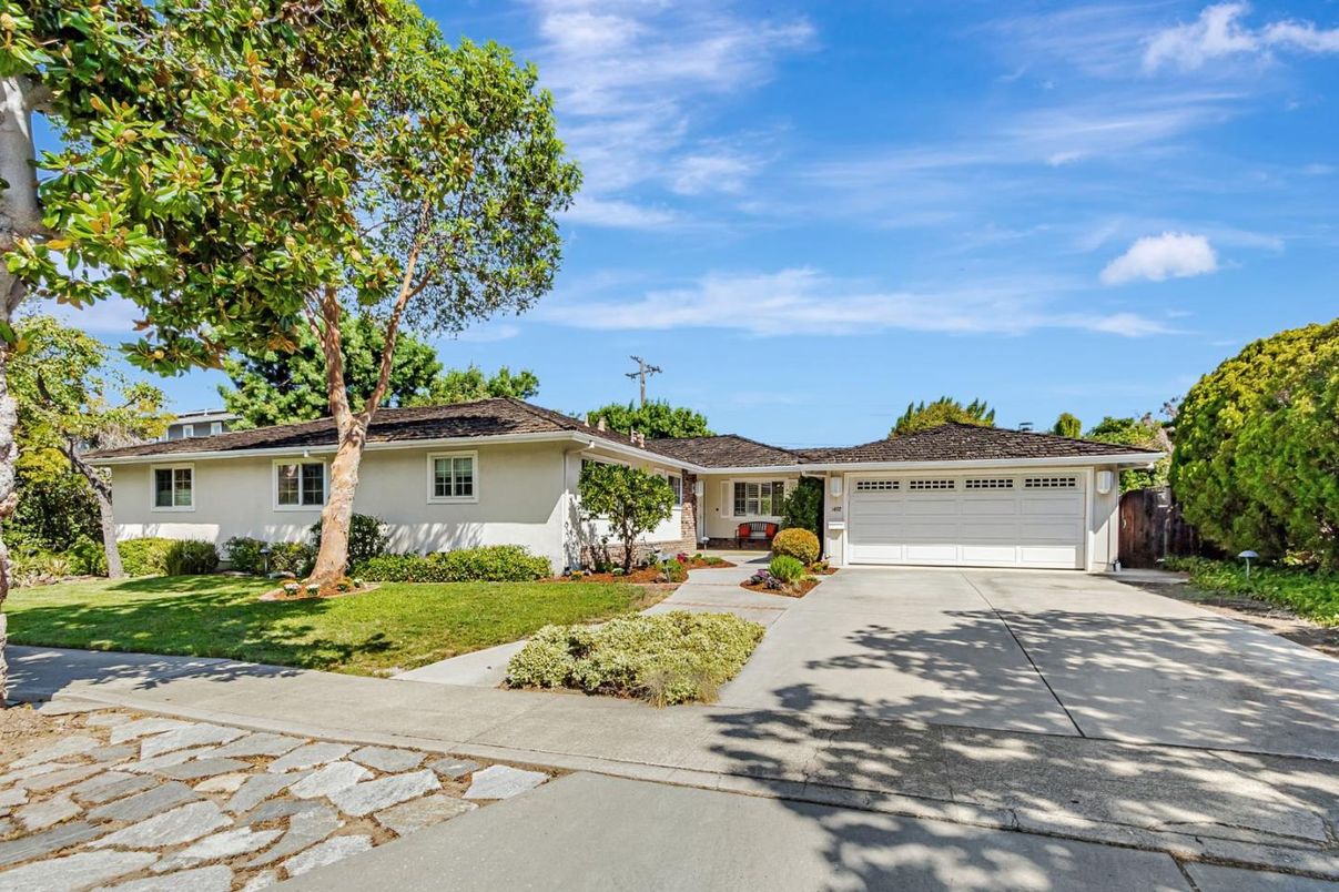 Attached, Exterior, Facade, Ranch