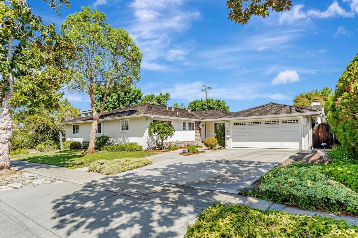 Attached, Exterior, Facade, Ranch