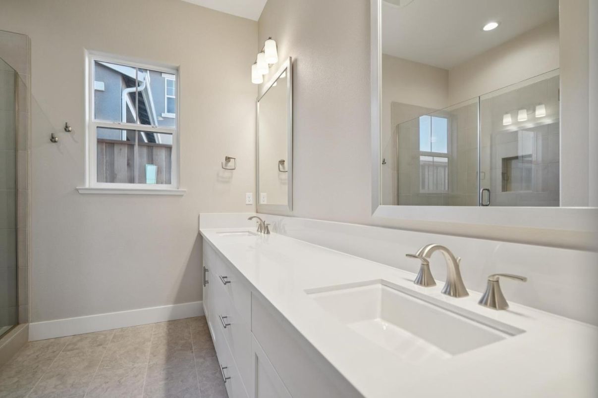 Bathroom, Dual Sink Vanities, Interior, Recessed Lighting