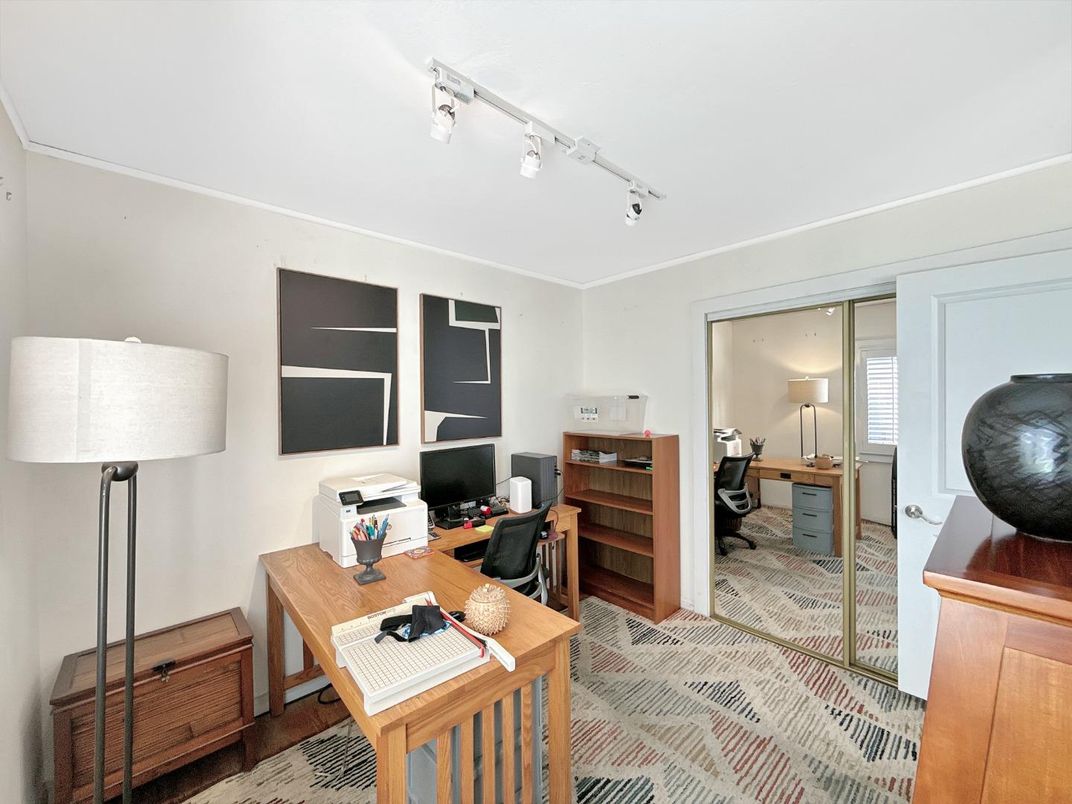 Home Office, Interior