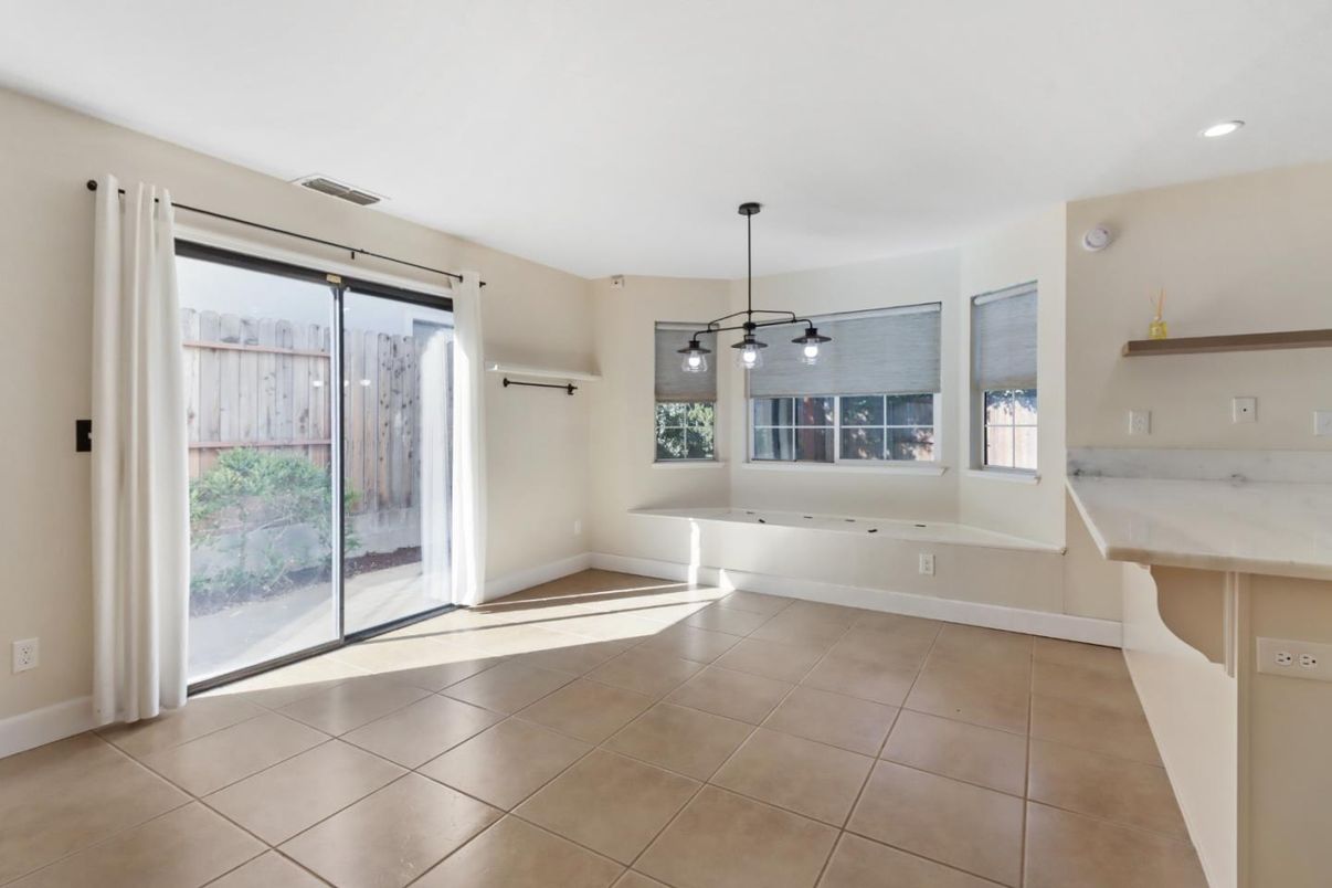 Empty room, Interior, Pendant Lights, Recessed Lighting