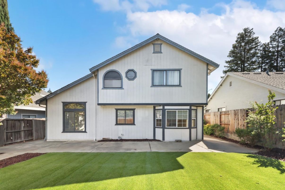 Backyard, Exterior, Facade, Farmhouse