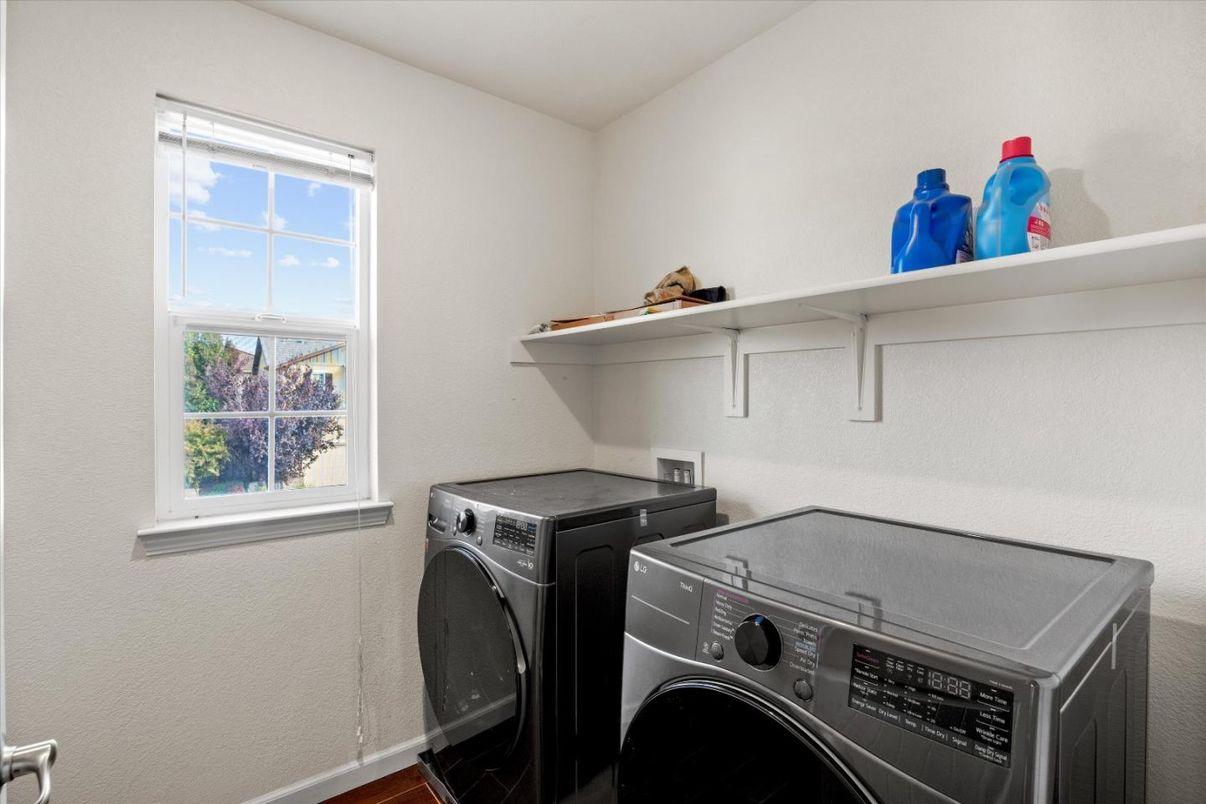 Interior, Washer, Wood Texture Flooring